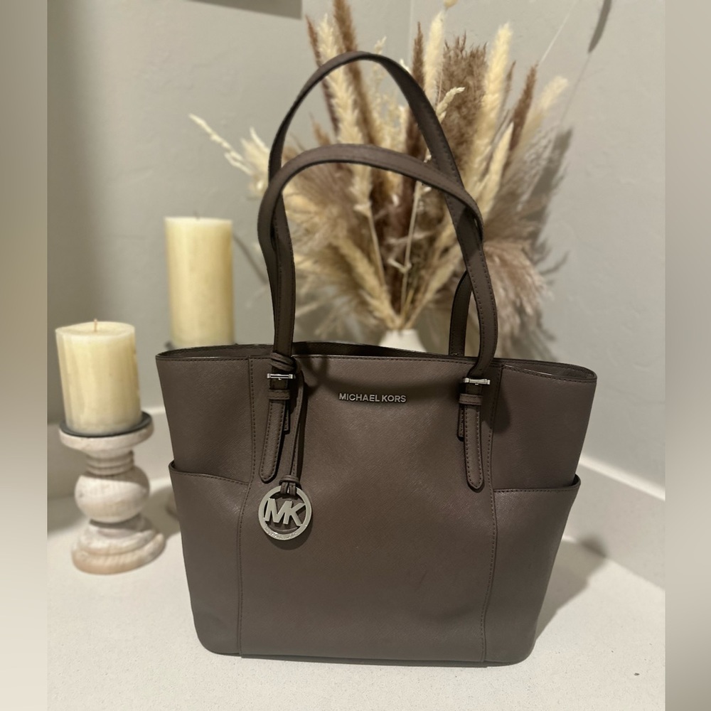 Fall sale!! Micheal Micheal Kors Tote